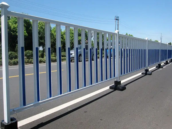 市政護(hù)欄在設(shè)計時的考慮因素?