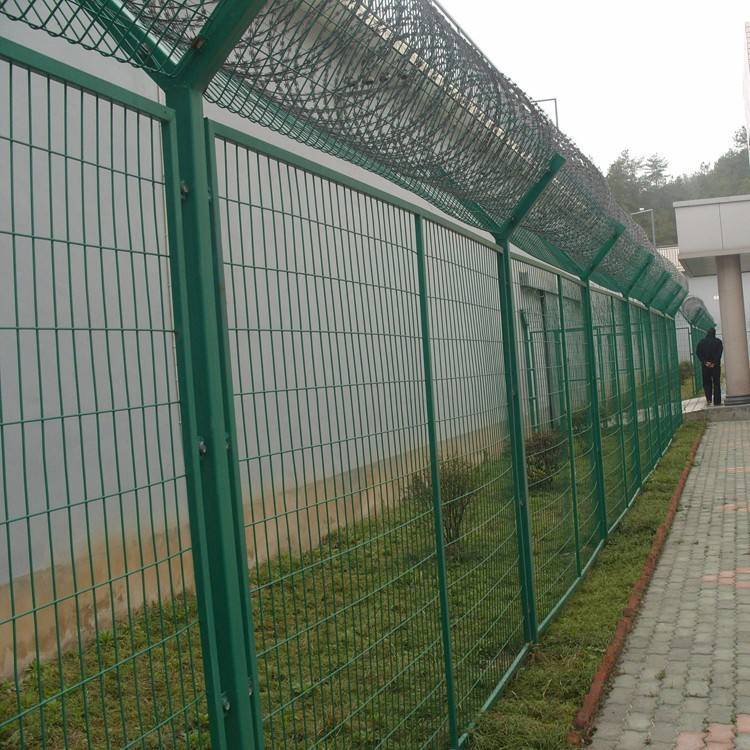 框架護(hù)欄網(wǎng)的安裝施工方法是什么？